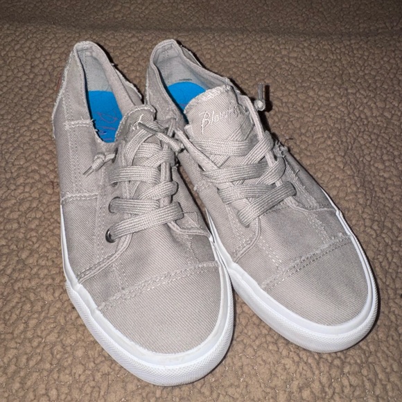Blowfish Light Gray Casual Sneakers - Picture 1 of 3
